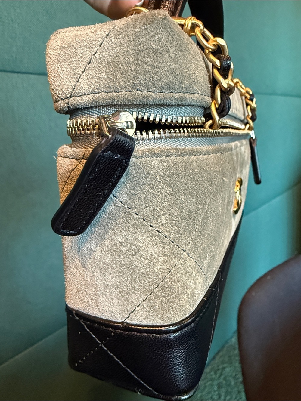 CHANEL Olive Green and Black Quilted Top-Handle Satchel vanity bag - Picture 3 of 8
